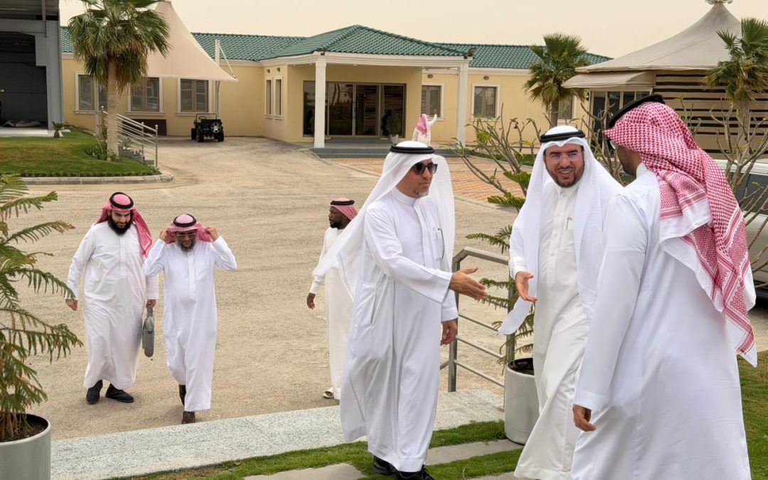 وفد تحفيظ الشرقية يزور رجل الأعمال عبدالهادي القحطاني ويستعرض جهود الجمعية